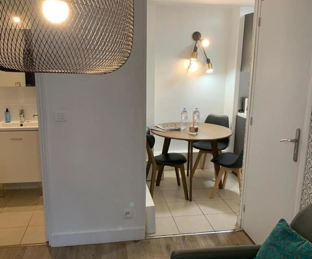 149 - Urban Cosy Flat In Paris contacts
