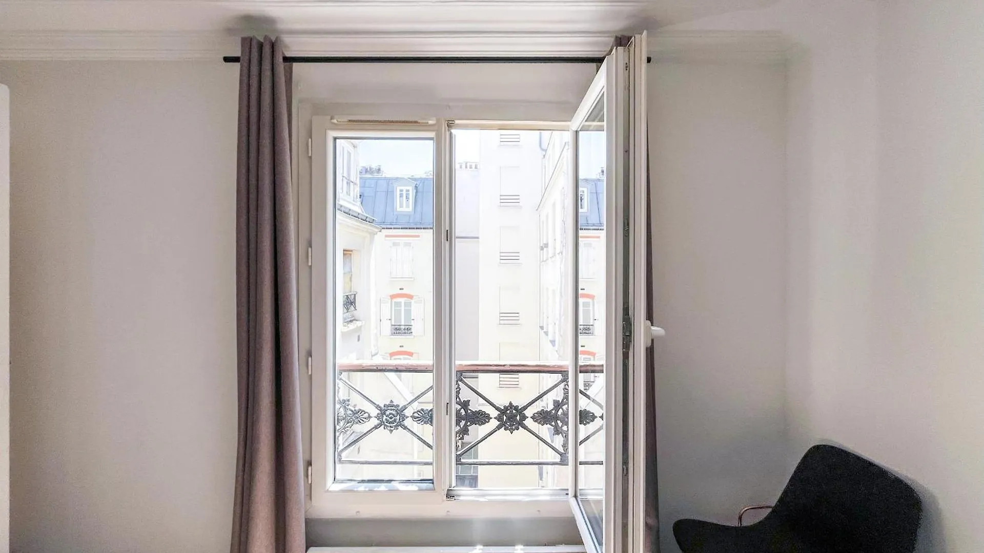 149 - Urban Cosy Flat In Paris Apartment